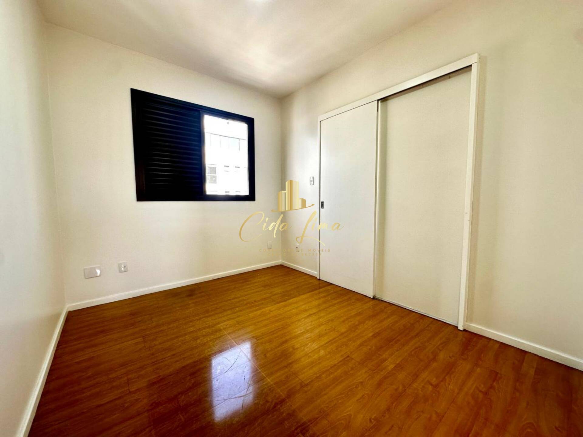 Apartamento à venda com 4 quartos, 166m² - Foto 2